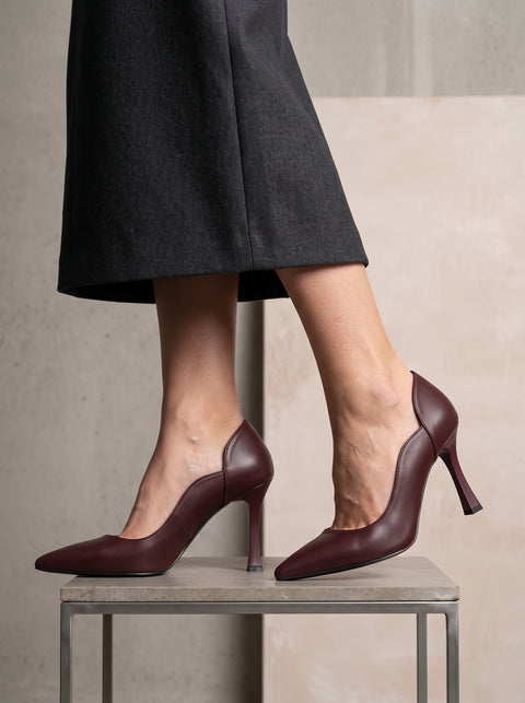 Bordo Mat Kavisli Yan Dekolteli Sivri Burun Stiletto Topuklu Ayakkabı önden görünüm