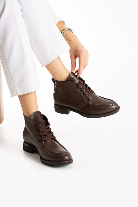Bağcıklı Kadın Casual Ayakkabı – Bilekte Biten, Günlük Kullanıma Uygun, Modern ve Konforlu Yeni Sezon Model