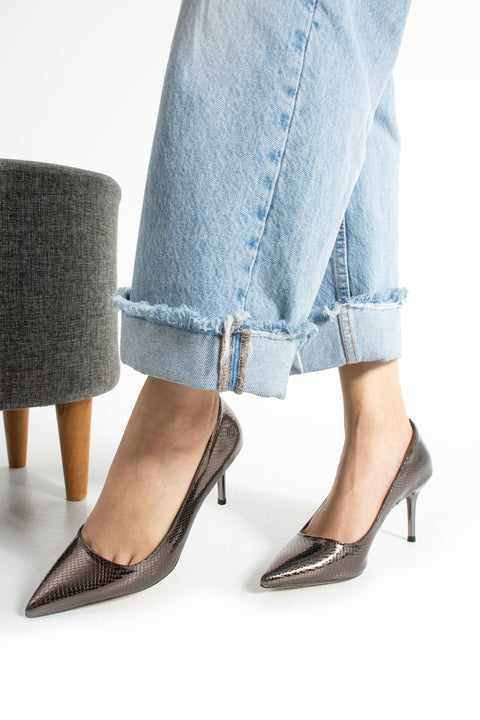 Yılan Desenli Vegan Deri Stiletto – 7cm İnce Topuklu Sivri Burun Şık ve Rahat Kadın Ayakkabı