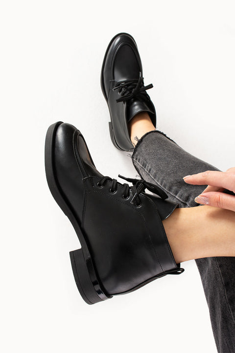 Bağcıklı Kadın Casual Ayakkabı – Bilekte Biten, Günlük Kullanıma Uygun, Modern ve Konforlu Yeni Sezon Model
