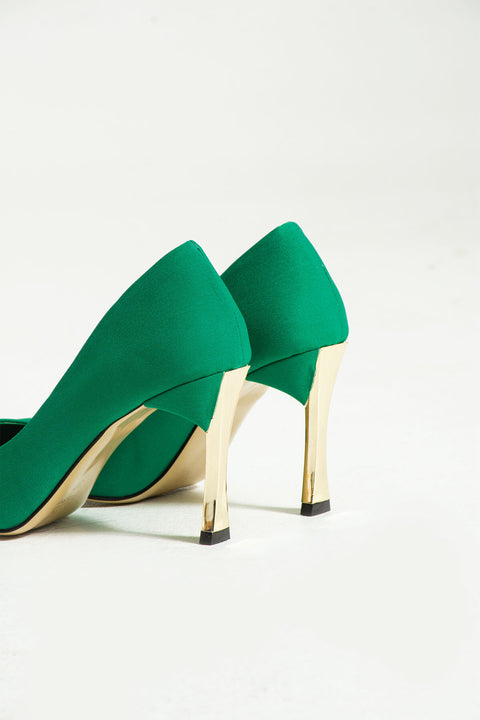 Kadın Leopar Desenli 9 cm Altın Kaplama Topuklu Stiletto – Vegan Deri, Hafızalı Ped, Şık ve Rahat