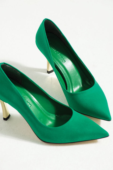 Kadın Leopar Desenli 9 cm Altın Kaplama Topuklu Stiletto – Vegan Deri, Hafızalı Ped, Şık ve Rahat