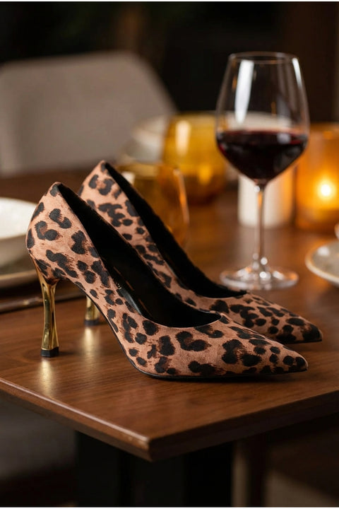 Kadın Leopar Desenli 9 cm Altın Kaplama Topuklu Stiletto – Vegan Deri, Hafızalı Ped, Şık ve Rahat