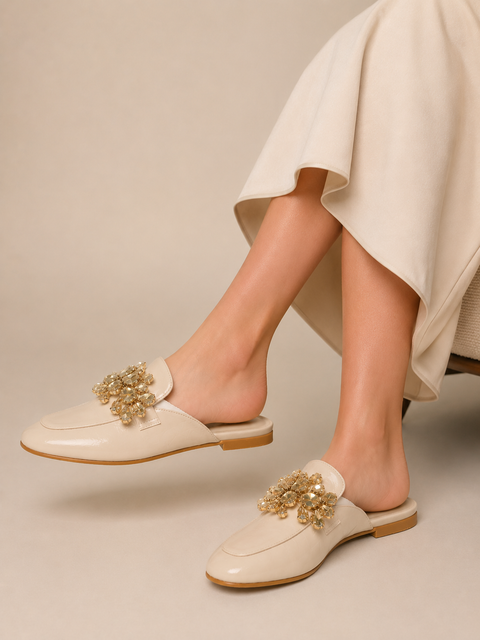 Taş İşlemeli Çiçek Detaylı Rugan Slip-On Terlik
